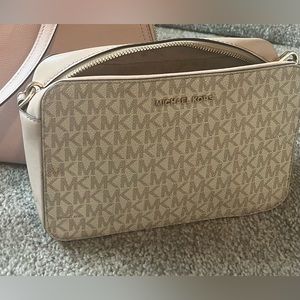 micheal kors crossbody bag
